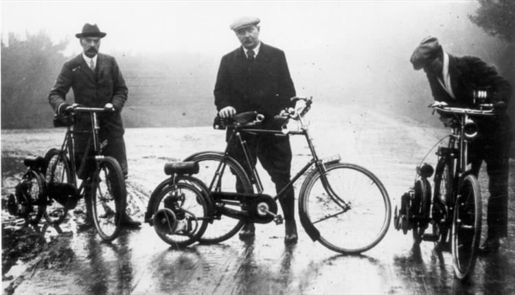 File:1913-07-arthur-conan-doyle-autowheel-with-f-g-guggisberg-and-mr-st-quentin.jpg