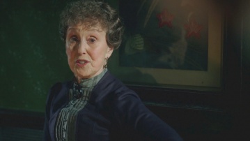Mrs. Hudson (Una Stubbs)