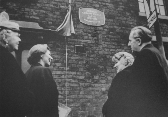 From left to right: Mary Conan Doyle and Dame Jean Conan Doyle with Mrs. and Mr. J. R. Balmer (Alderman of Birmingham Council).