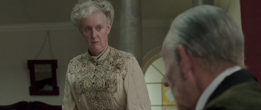 Mrs. Hudson (Sarah Crowden)