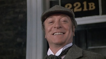 Sherlock Holmes / Reginald Kincaid (Michael Caine)