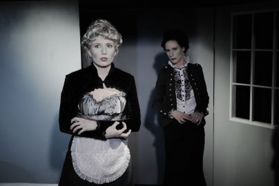 Lucy (Kirsten Annika Lange) and Irene Adler (Saskia Leder)