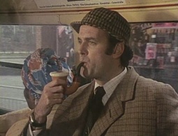 Arthur Sherlock-Holmes (John Cleese)