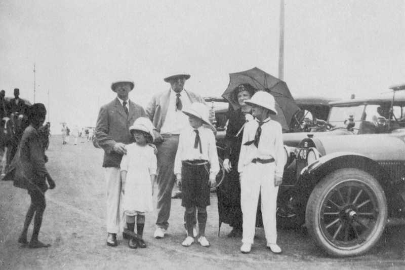 File:1920-arthur-conan-doyle-children-nurse-mary-jakeman-secretary-alfred-wood-in-mumbai-india.jpg