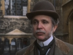 Inspector Lestrade (Terence Lodge)
