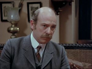 Inspector Bradstreet (Denis Lill)