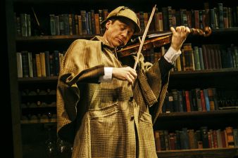 Sherlock Holmes (Alan Tudyk)