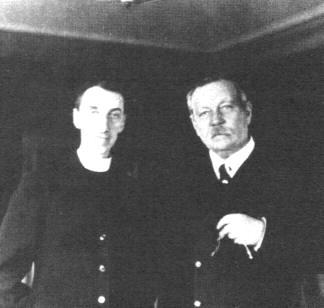 File:1920-arthur-conan-doyle-and-reverend-george-vale-owen2.jpg