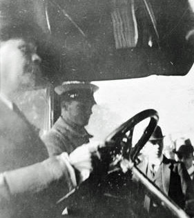 Arthur Conan Doyle at the wheel of his green Dietrich-Lorraine during The Prince Henry Tour, with German observer at his left (Count Carmer) (july 1911).
