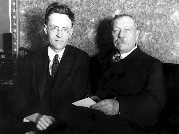 File:1923-arthur-conan-doyle-with-james-malcolm-bird-in-usa.jpg