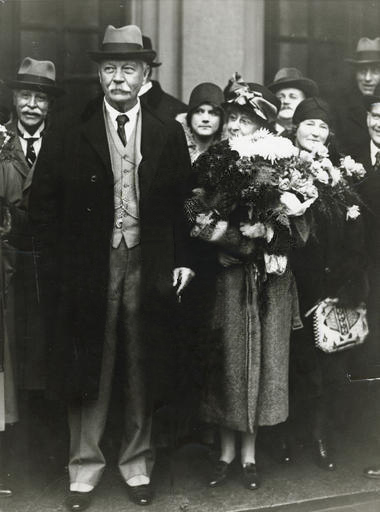 Jean and Arthur Conan Doyle in Stockholm, Sweden (1929)