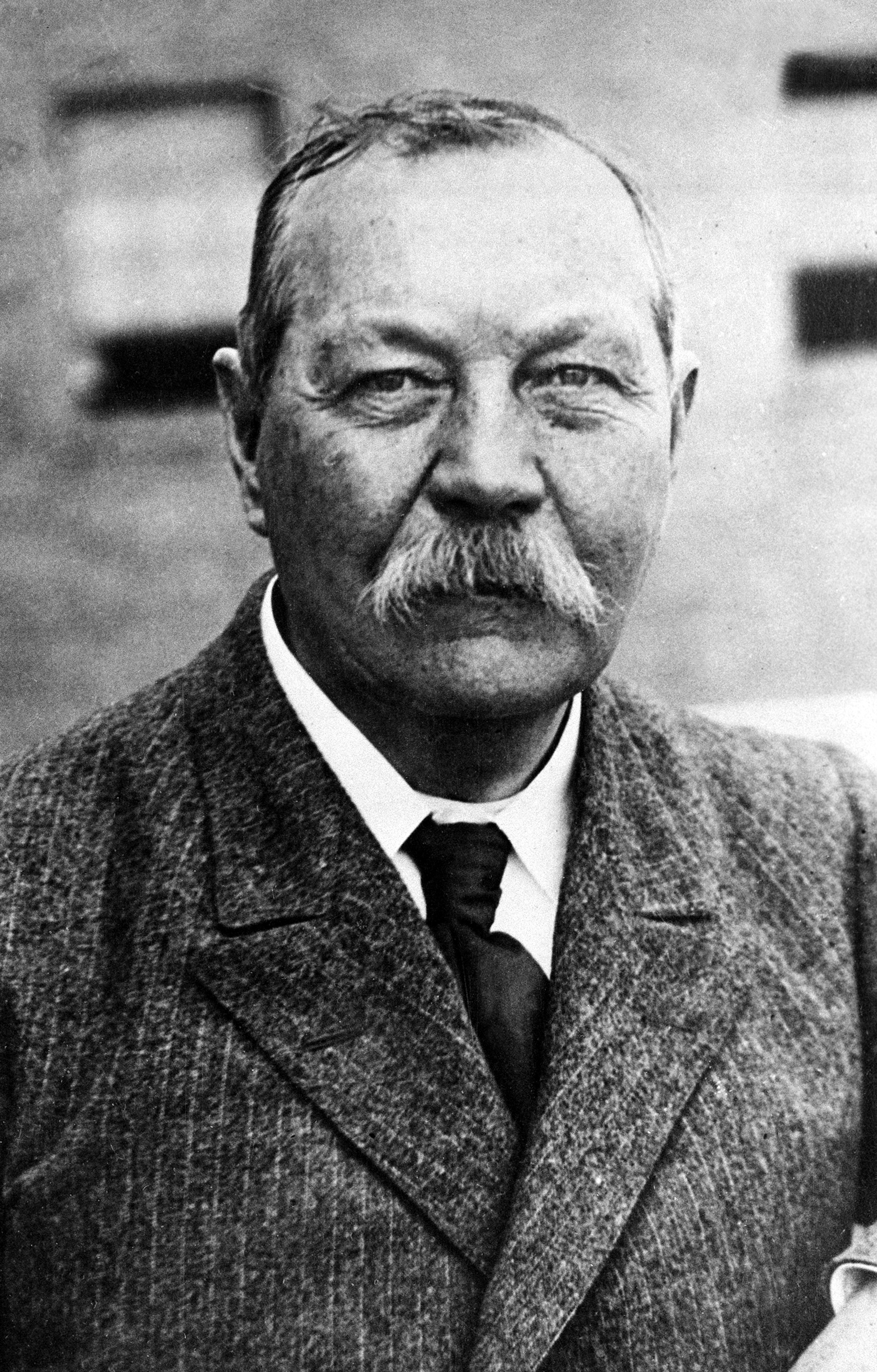 biography sir arthur conan doyle