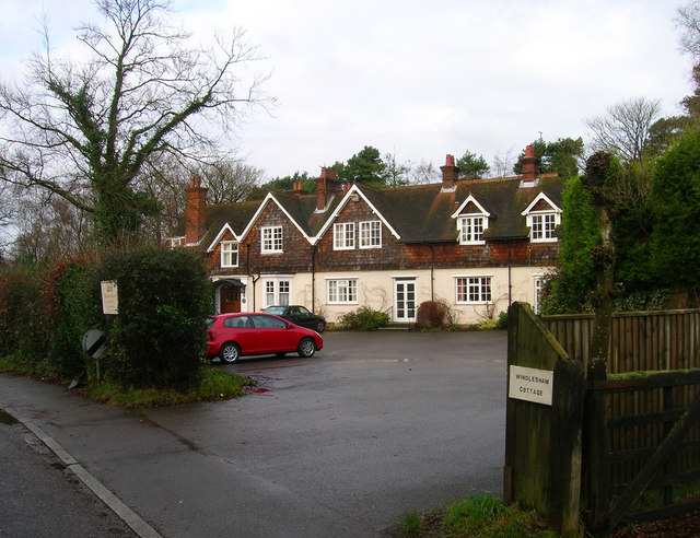 File:Plaque-arthur-conan-doyle-windlesham-manor-building.jpg
