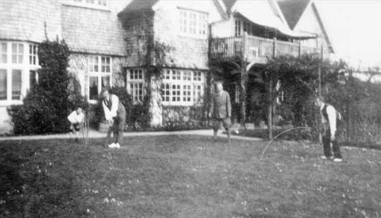 File:1907-1930-arthur-conan-doyle-playing-cricket-at-windlesham.jpg