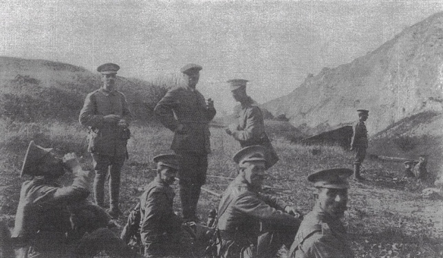 Arthur Conan Doyle (in civilian dress, standing up inthe center) with riflemen in Lewes (ca. 1914-1918).