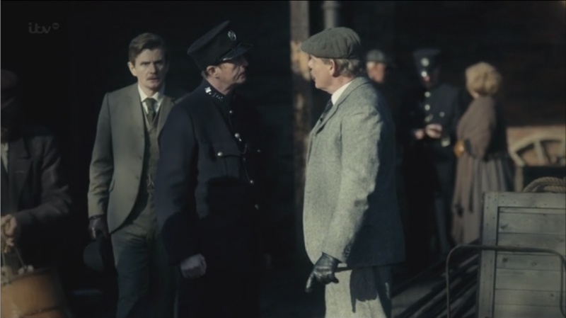 File:2015-arthur-and-george-police-officer.jpg