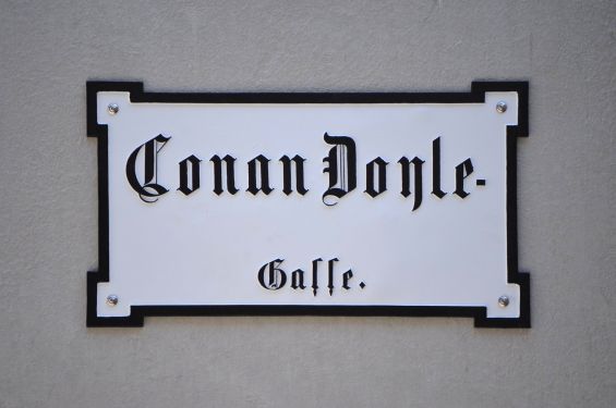 "Conan Doyle Gasse" (Conan Doyle Alley)