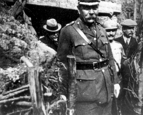 Arthur Conan Doyle visiting the French front in the Argonne, with Colonel Cyrano and Robert Donald on the left.