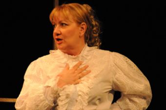 Jan Bursby as Laura Lyons
