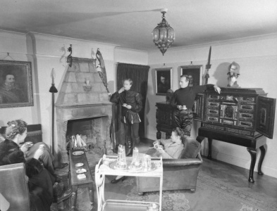 Adrian (right) with Douglas Ash in medieval costume (march 1948).