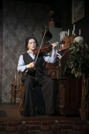 Miss Sherlock Holmes (Sharon Maguire)