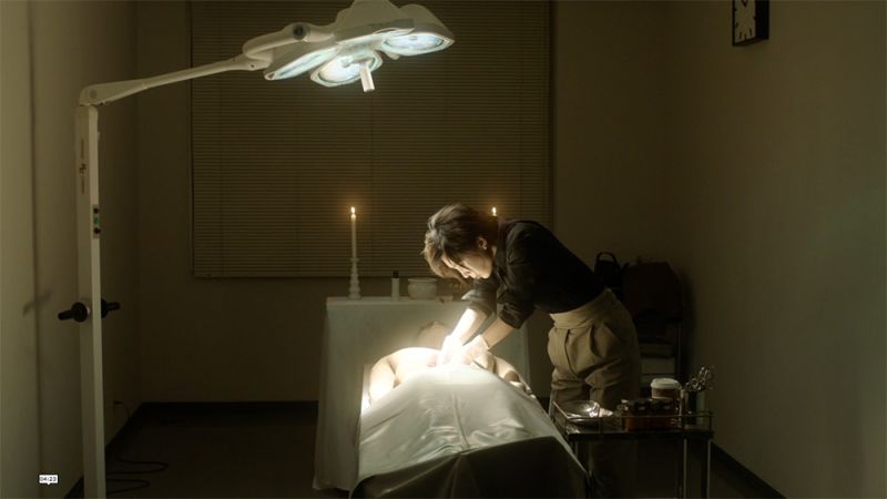 File:2018-miss-sherlock-s01e01-sherlock-in-hospital.jpg