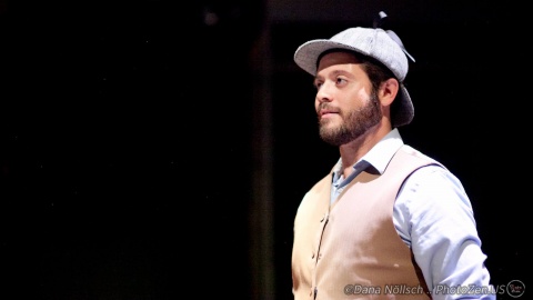 Dr. John Watson (Adriano Cabral)