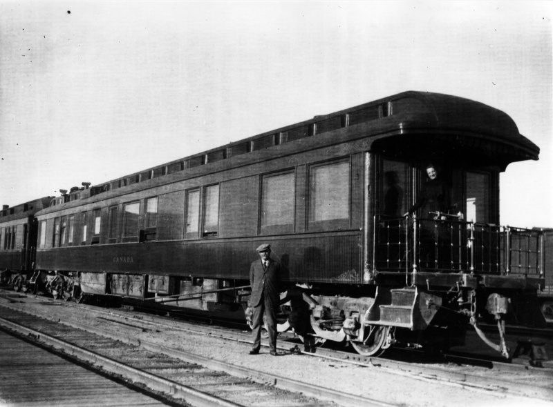 File:1914-arthur-conan-doyle-in-front-of-the-grand-trunk-railway-s-private-car-the-canada.jpg