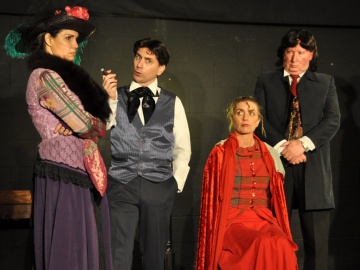 Kitty Dupree (Tara Brown), Sherlock Holmes (Greg Jones), Lillie Langtry (Janni De Zwart) and Oscar Wilde (John Graham)