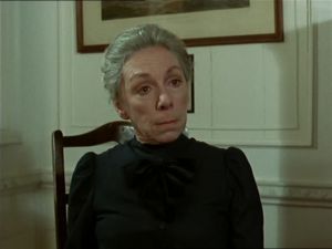 Mrs. Porter (Freda Dowie)