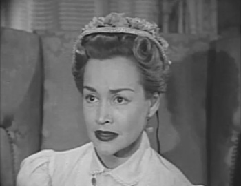 Joan Cunningham (Ursula Howells)