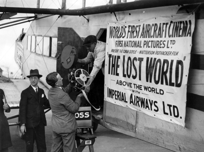 « The Lost World above the World » presented as the World's First Aircraft Cinema (13 april 1925).