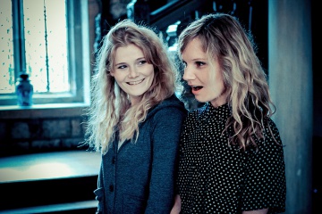 Juliet Stoner (Isobel Hughes) & Helen Stoner (Charlotte Gascoygne)