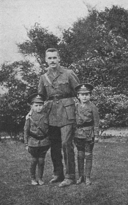 Kingsley with his half-brothers Adrian and Denis (september 1916).