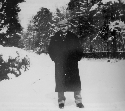 Arthur Conan Doyle in snow (ca. 1894).