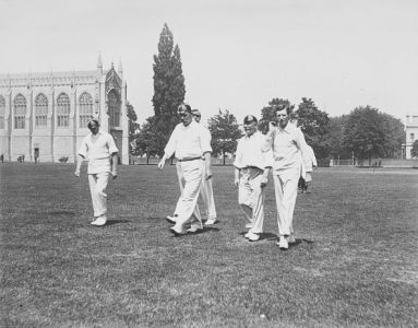 Arthur Conan Doyle with team (Captain Trevor on his left) during match "Incogniti vs Cheltenham" (7 or 8 june 1901).