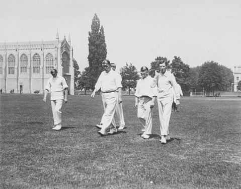 Arthur Conan Doyle with team (Captain Trevor on his left) during cricket match "Incogniti vs Cheltenham" (7 or 8 june 1901).