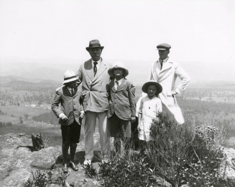 Arthur Conan Doyle and children at Blue Mountains (january 1921).