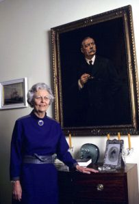 Dame Jean Conan Doyle with her father portrait (8 december 1986).