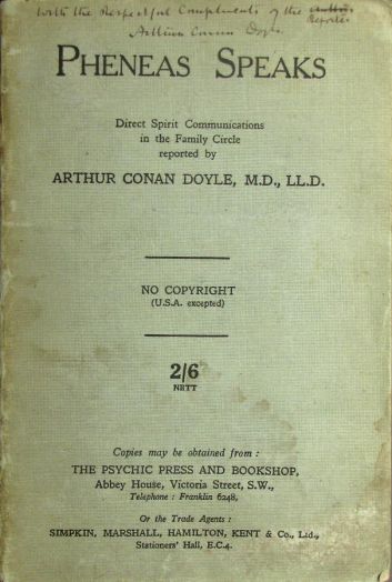 With the Respectful Compliments of the author Reporter. Arthur Conan Doyle Dedicace in Pheneas Speaks (The Psychic Press, 1927)