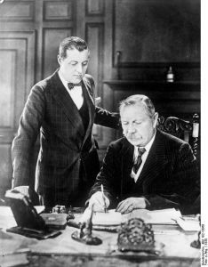 Arthur Conan Doyle with Watterson R. Rothacker. (1924)