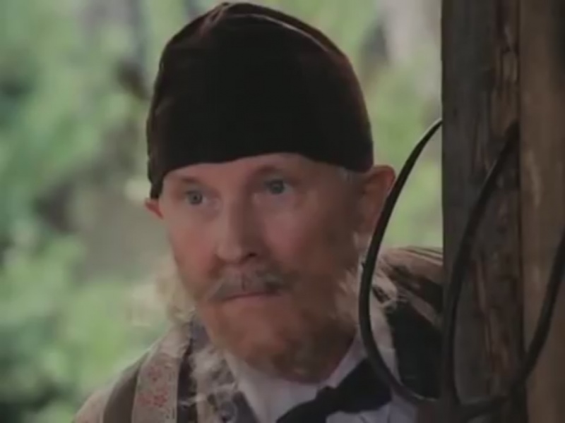 File:1992-sh-sieben-zwerge-S01E05-holms-disguised.jpg