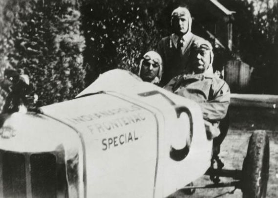 Arthur Conan Doyle and his two sons in race car 'Fronty-Ford" Indianapolis Frontenac Special (28 april 1928).