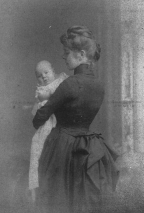 Mary (2 months old) and her mother Louisa (march 1889).