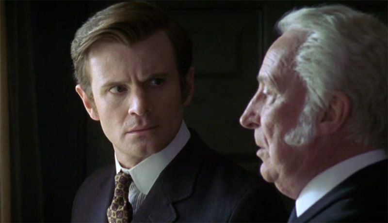 File:2001-murder-rooms-the-photographer-s-chair-conan-doyle.jpg