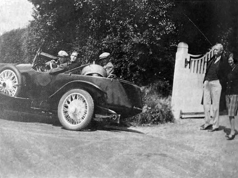 File:1930-06-arthur-conan-doyle-looking-at-sons-in-nazzaro.jpg