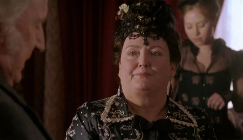 File:2001-murder-rooms-the-photographer-s-chair-mrs-berkley.jpg