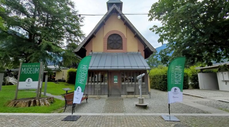 File:Sherlock-holmes-museum-meiringen.jpg