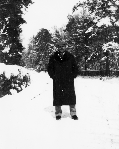 File:1907ca-arthur-conan-doyle-snow.jpg
