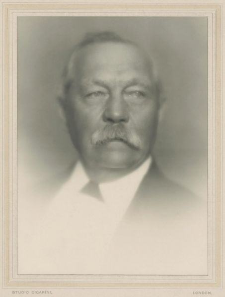 File:1920s-arthur-conan-doyle-by-armand-luigi-cigarini.jpg